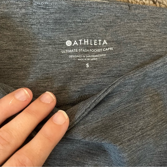 Athleta ultimate stash Capri size s - Picture 2 of 3